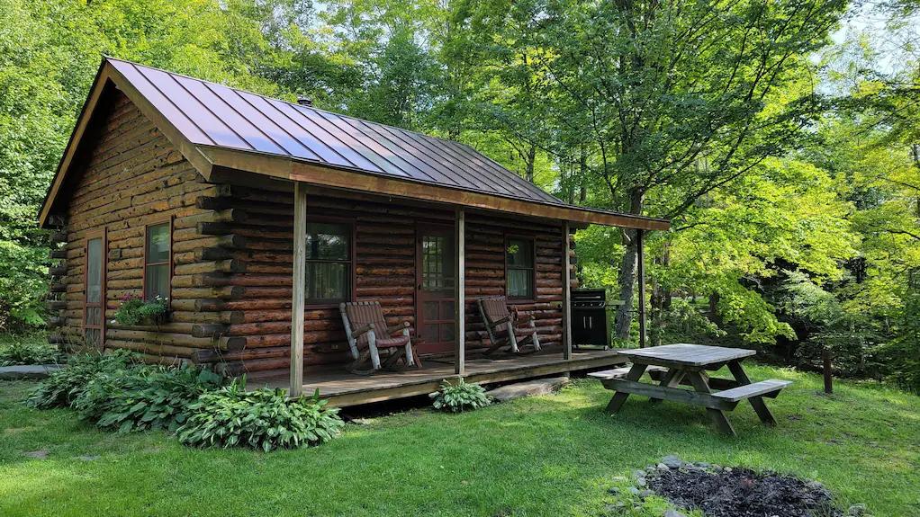 Cozy Woodland Cabin